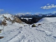 56 Ci abbassiamo per avvicinarci al percorso dei dossi dei Piani d'Avaro